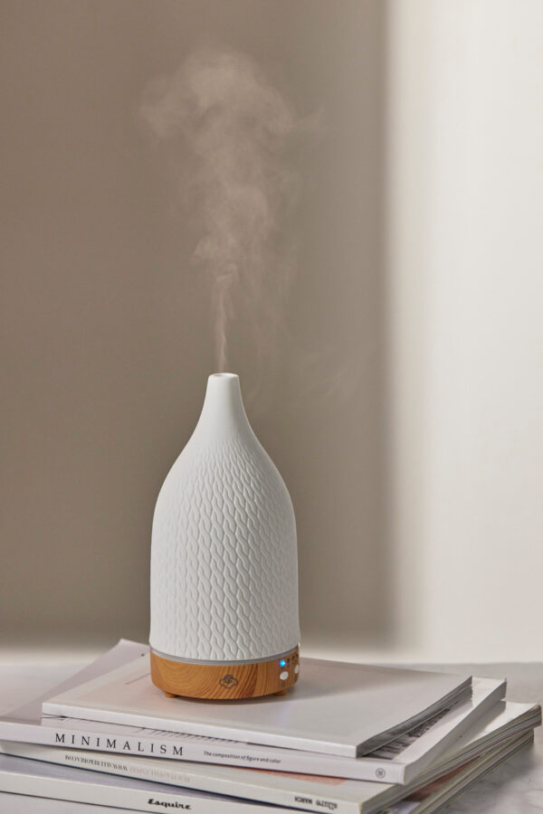 Serene House Crochet White 90 Ceramic Ultrasonic Aroma Diffuser Vernebler